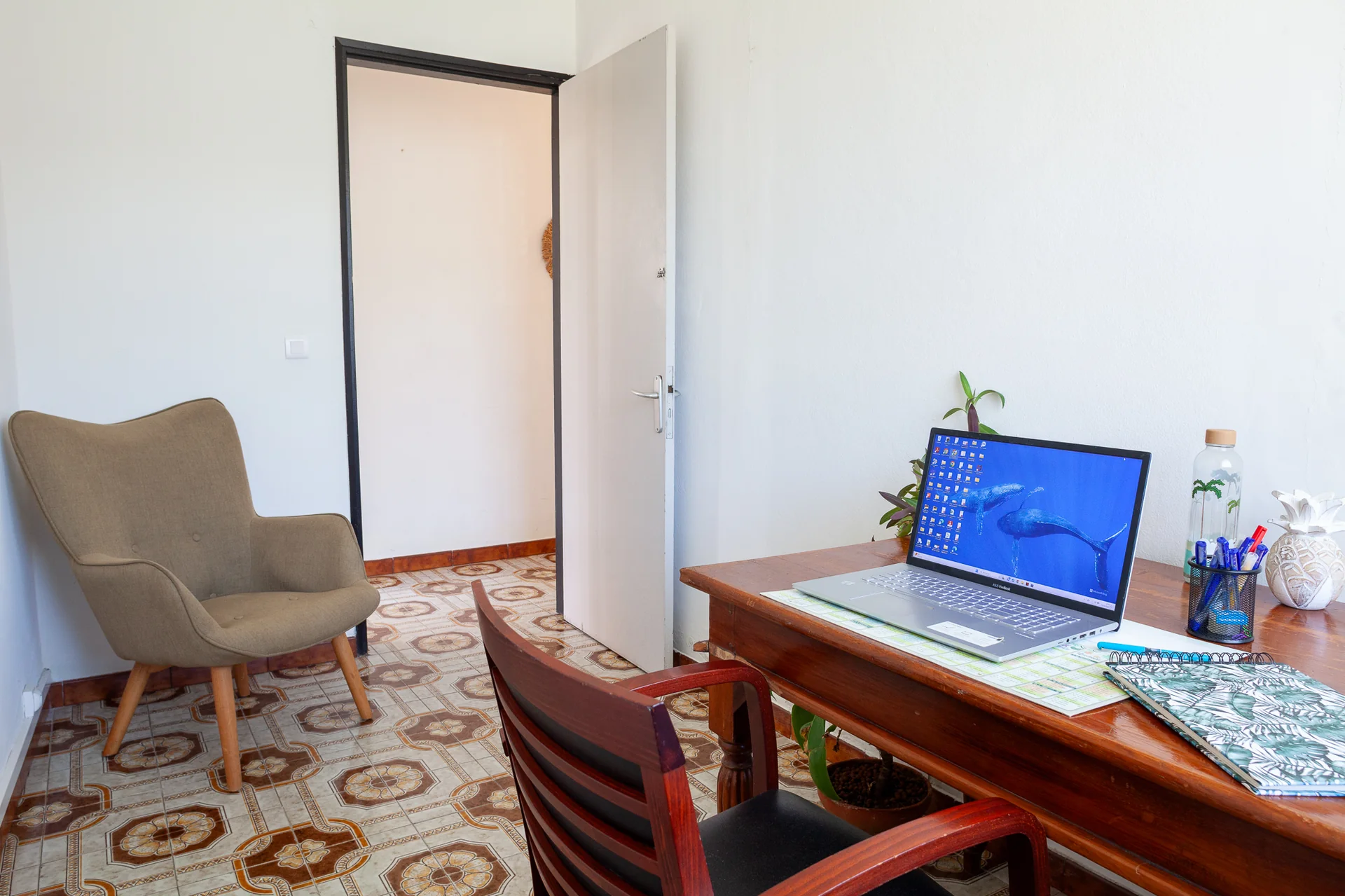 Poste de travail laptop bureau